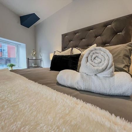 Orange Rentals-High Spec, Midnight Suite, Sleeps 4-Pets Welcome! Liverpool Bagian luar foto