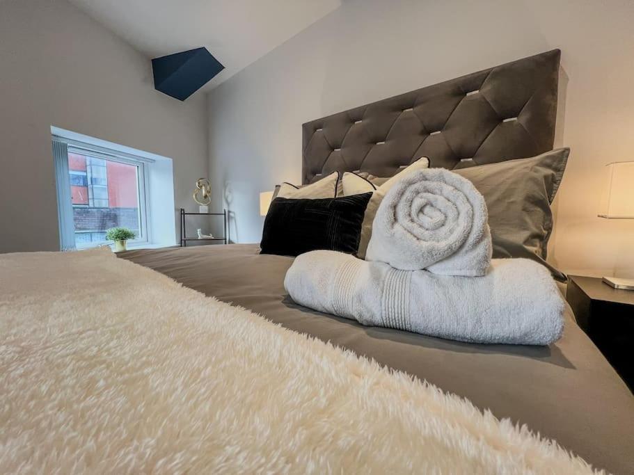 Orange Rentals-High Spec, Midnight Suite, Sleeps 4-Pets Welcome! Liverpool Bagian luar foto