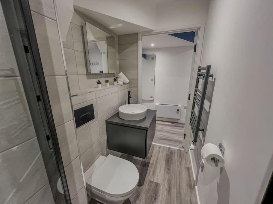 Orange Rentals-High Spec, Midnight Suite, Sleeps 4-Pets Welcome! Liverpool Bagian luar foto