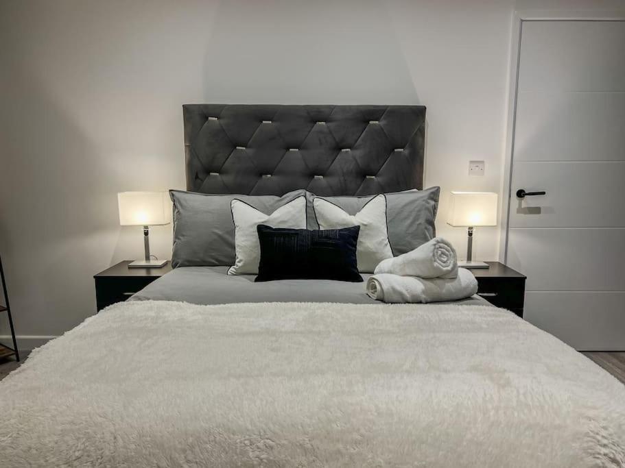 Orange Rentals-High Spec, Midnight Suite, Sleeps 4-Pets Welcome! Liverpool Bagian luar foto