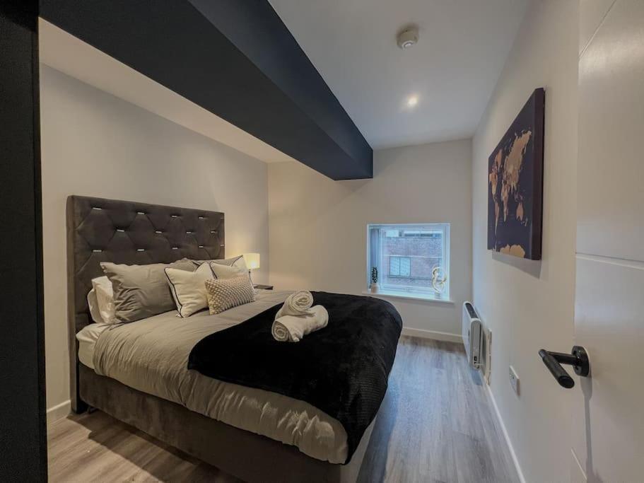 Orange Rentals-High Spec, Midnight Suite, Sleeps 4-Pets Welcome! Liverpool Bagian luar foto