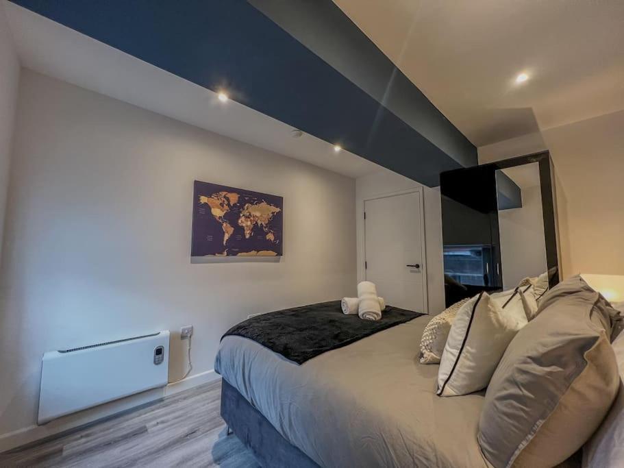 Orange Rentals-High Spec, Midnight Suite, Sleeps 4-Pets Welcome! Liverpool Bagian luar foto