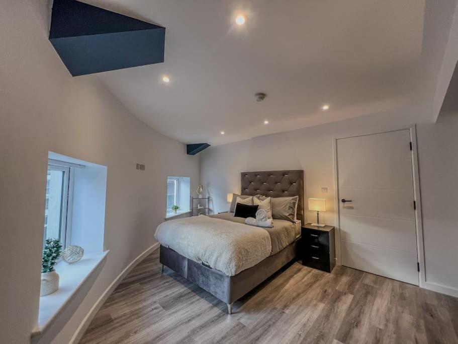Orange Rentals-High Spec, Midnight Suite, Sleeps 4-Pets Welcome! Liverpool Bagian luar foto