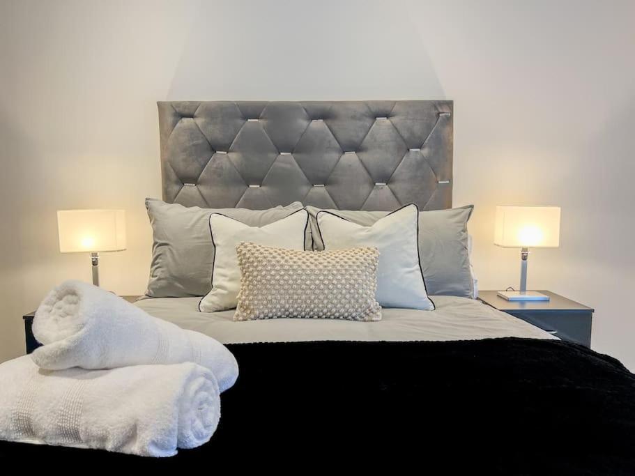 Orange Rentals-High Spec, Midnight Suite, Sleeps 4-Pets Welcome! Liverpool Bagian luar foto