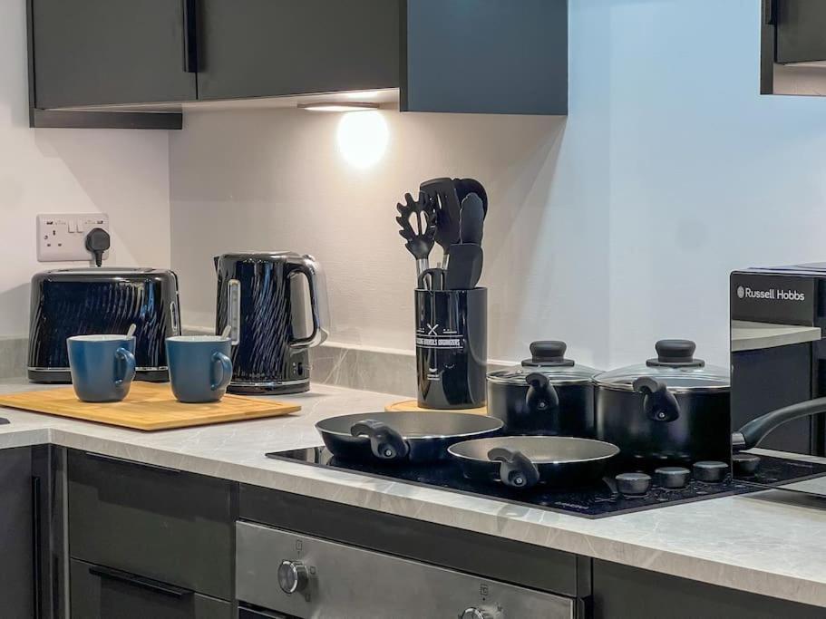 Orange Rentals-High Spec, Midnight Suite, Sleeps 4-Pets Welcome! Liverpool Bagian luar foto