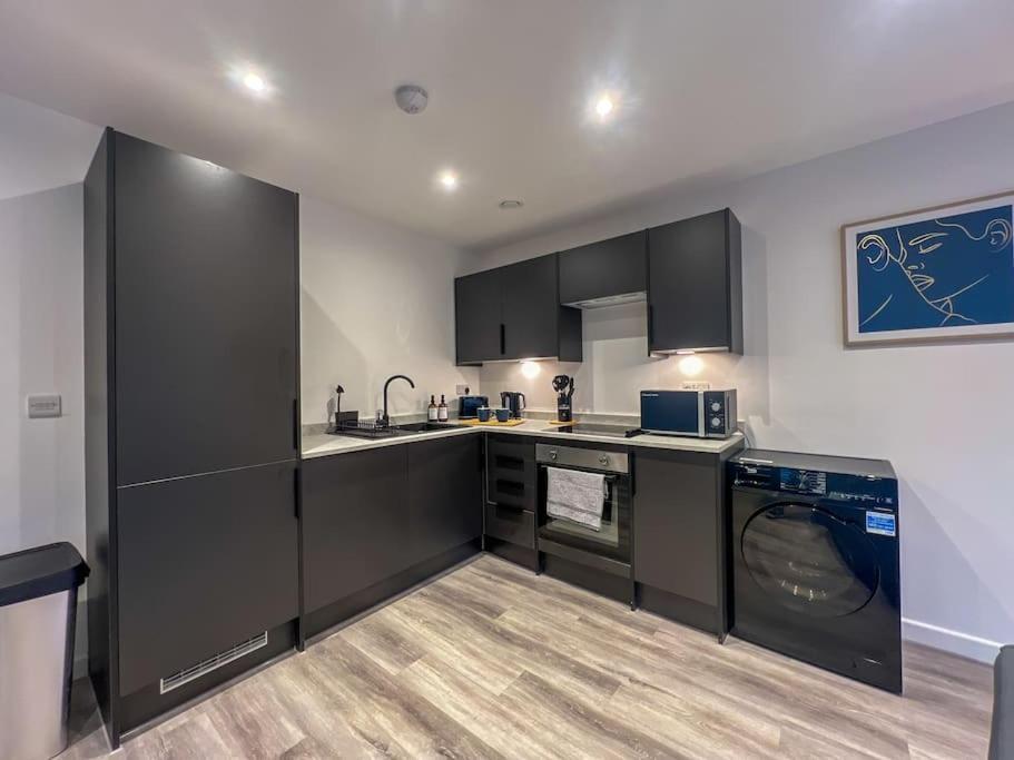 Orange Rentals-High Spec, Midnight Suite, Sleeps 4-Pets Welcome! Liverpool Bagian luar foto