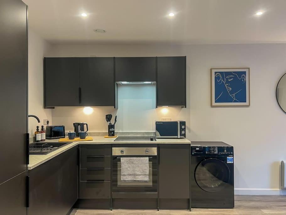 Orange Rentals-High Spec, Midnight Suite, Sleeps 4-Pets Welcome! Liverpool Bagian luar foto
