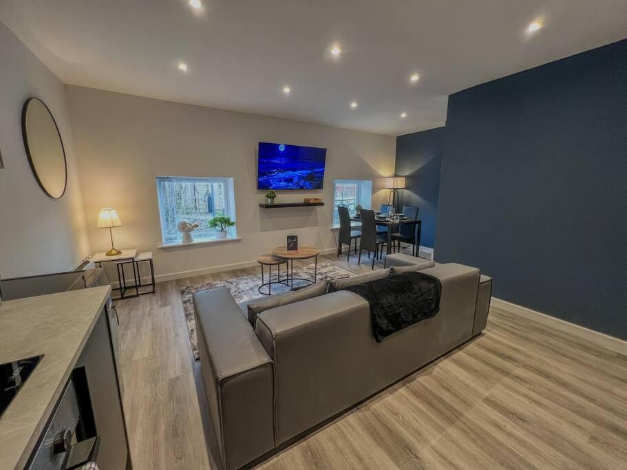 Orange Rentals-High Spec, Midnight Suite, Sleeps 4-Pets Welcome! Liverpool Bagian luar foto